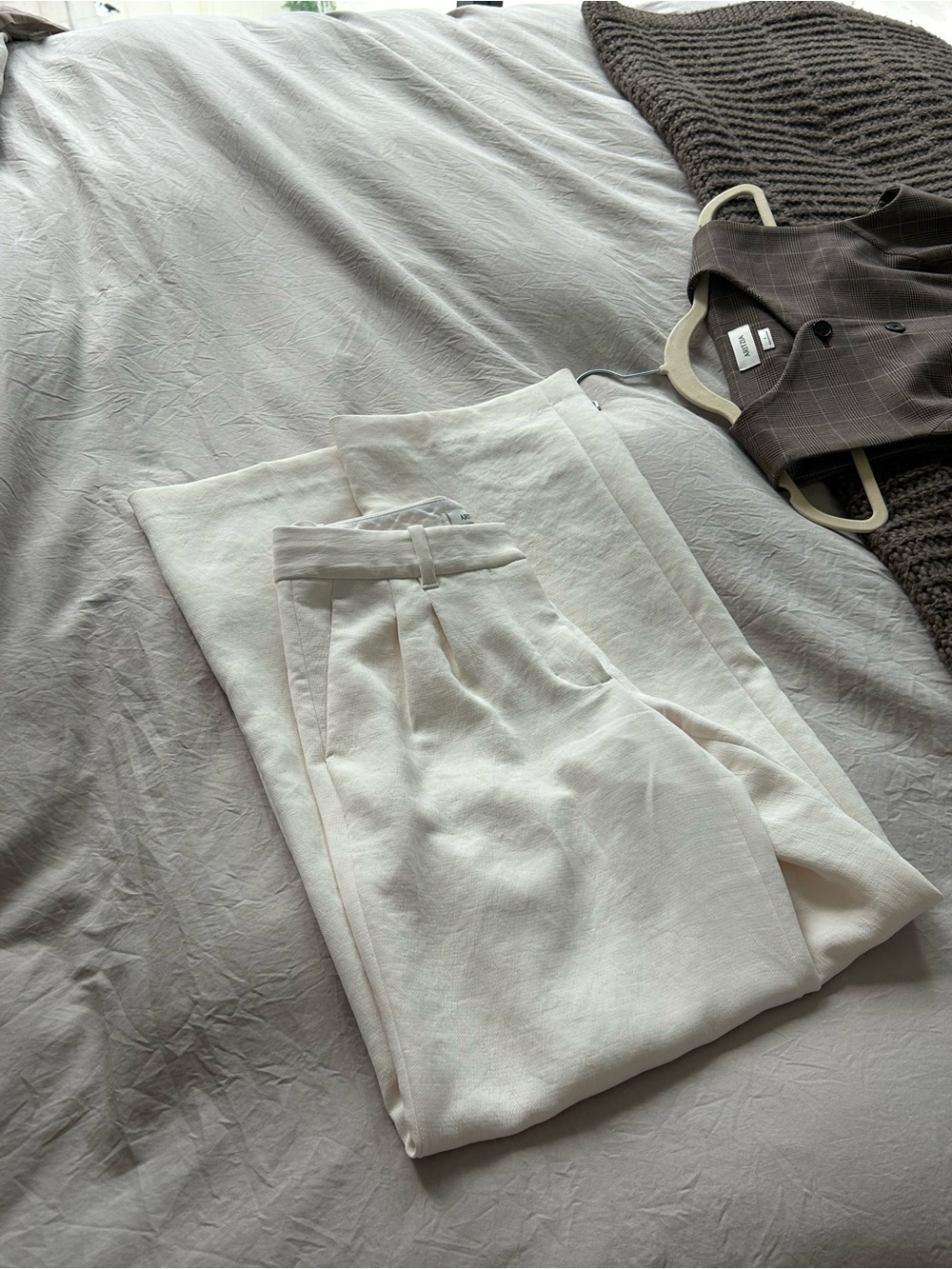 Low Rise Aritzia Effortless Pants Size 0, Birch